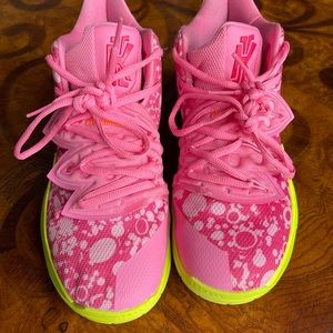 Nike Kyrie 5 spongebob Patrick Lotus Pin